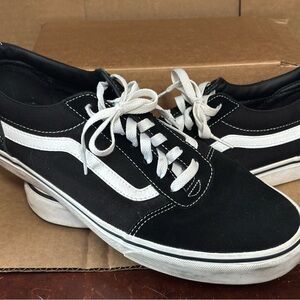 Vans Men's Black and White Old Skool Sneakers
